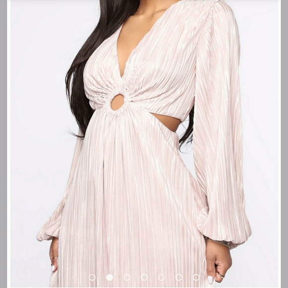 New! Pleated Maxi dress in Taupe - Picture 4 of 7